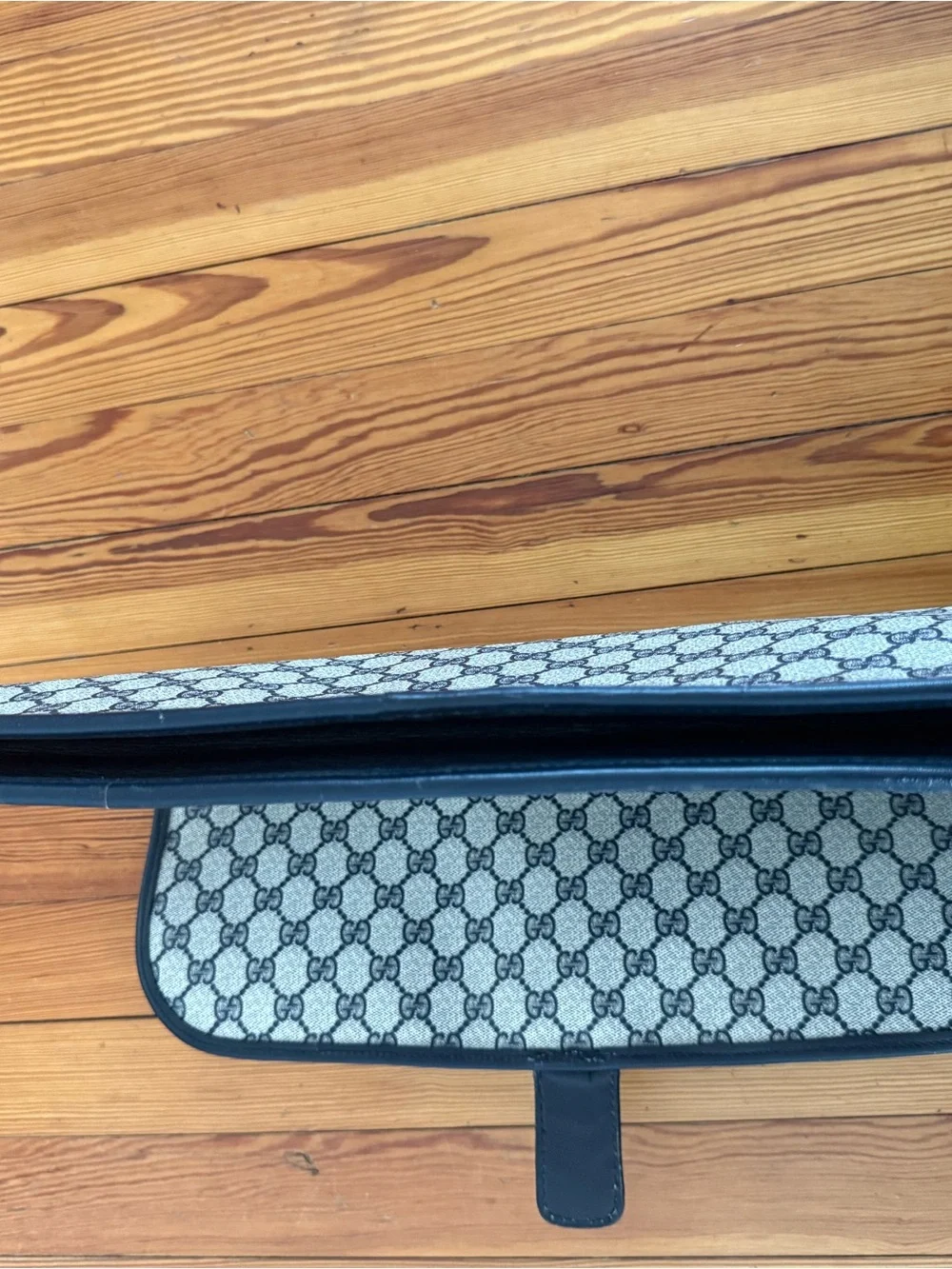 Vintage Gucci GG Supreme Portfolio/Envelope laptop Clutch Bag